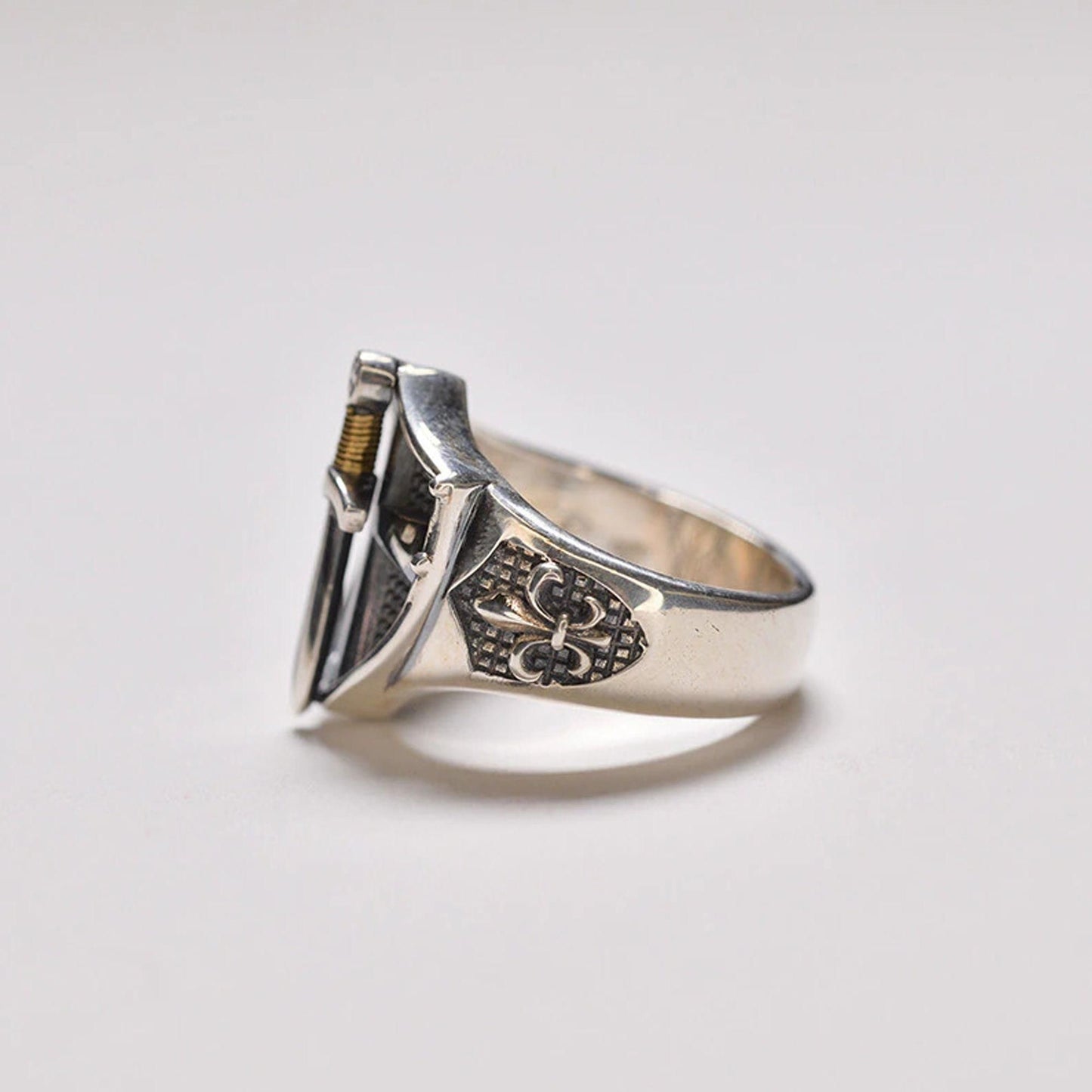 Fashion Frill Stylish King Shield Adjustable Silver Ring For Men