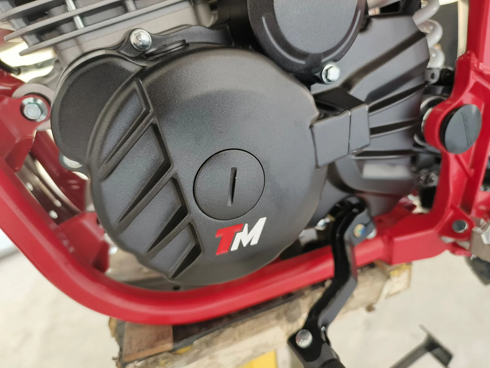 1645-trailmaster-tm35x-250cc-dual-sport-dirt-bike-5-speed-manual-dual-disc-brakes-21-18-wheels-13.webp TrailMaster TM35X 250cc Dual Sport Dirt Bike, 5-Speed Manual, Dual Disc Brakes, (21/18) Wheels
