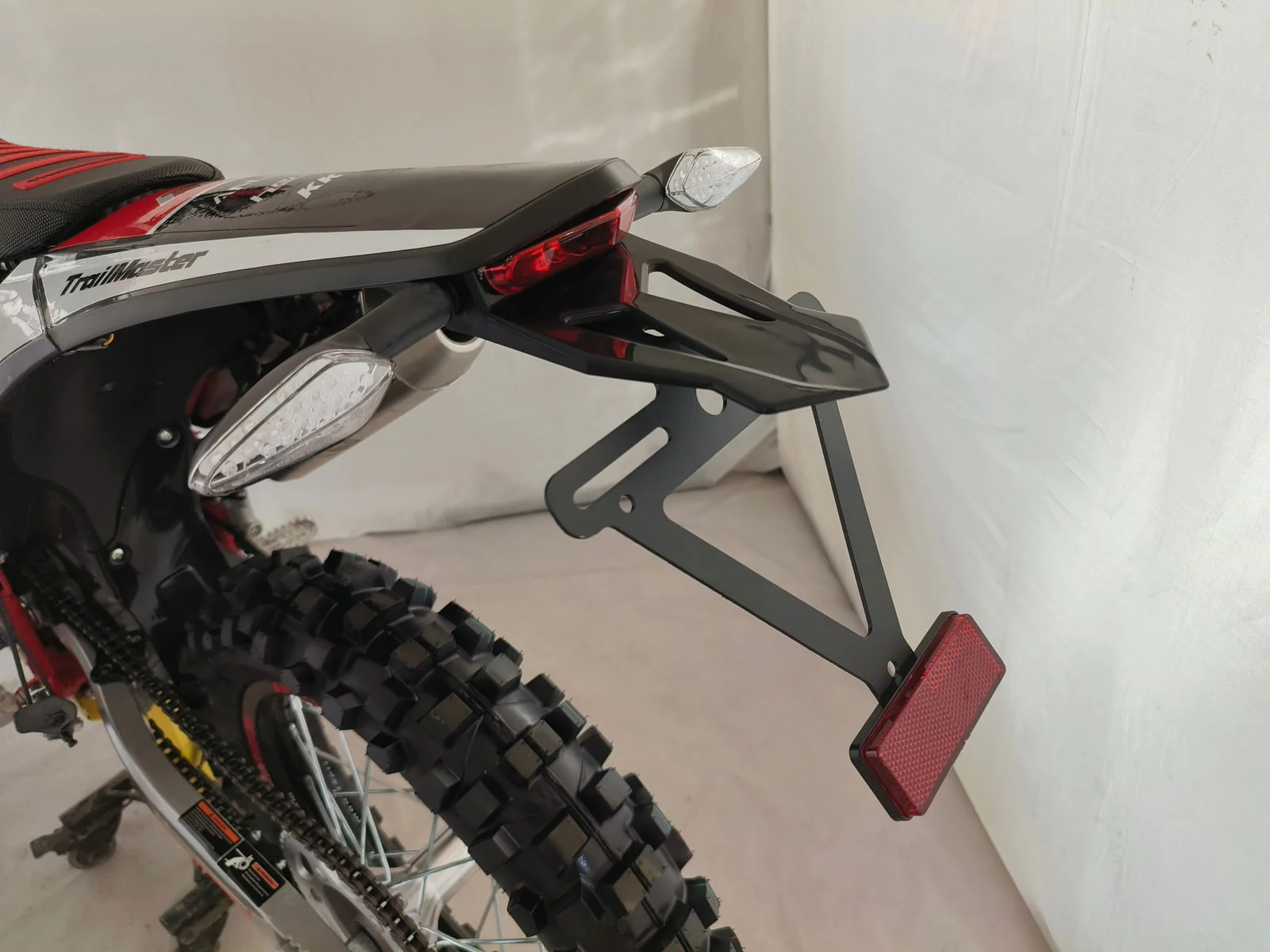 1645-trailmaster-tm35x-250cc-dual-sport-dirt-bike-5-speed-manual-dual-disc-brakes-21-18-wheels-16.webp TrailMaster TM35X 250cc Dual Sport Dirt Bike, 5-Speed Manual, Dual Disc Brakes, (21/18) Wheels