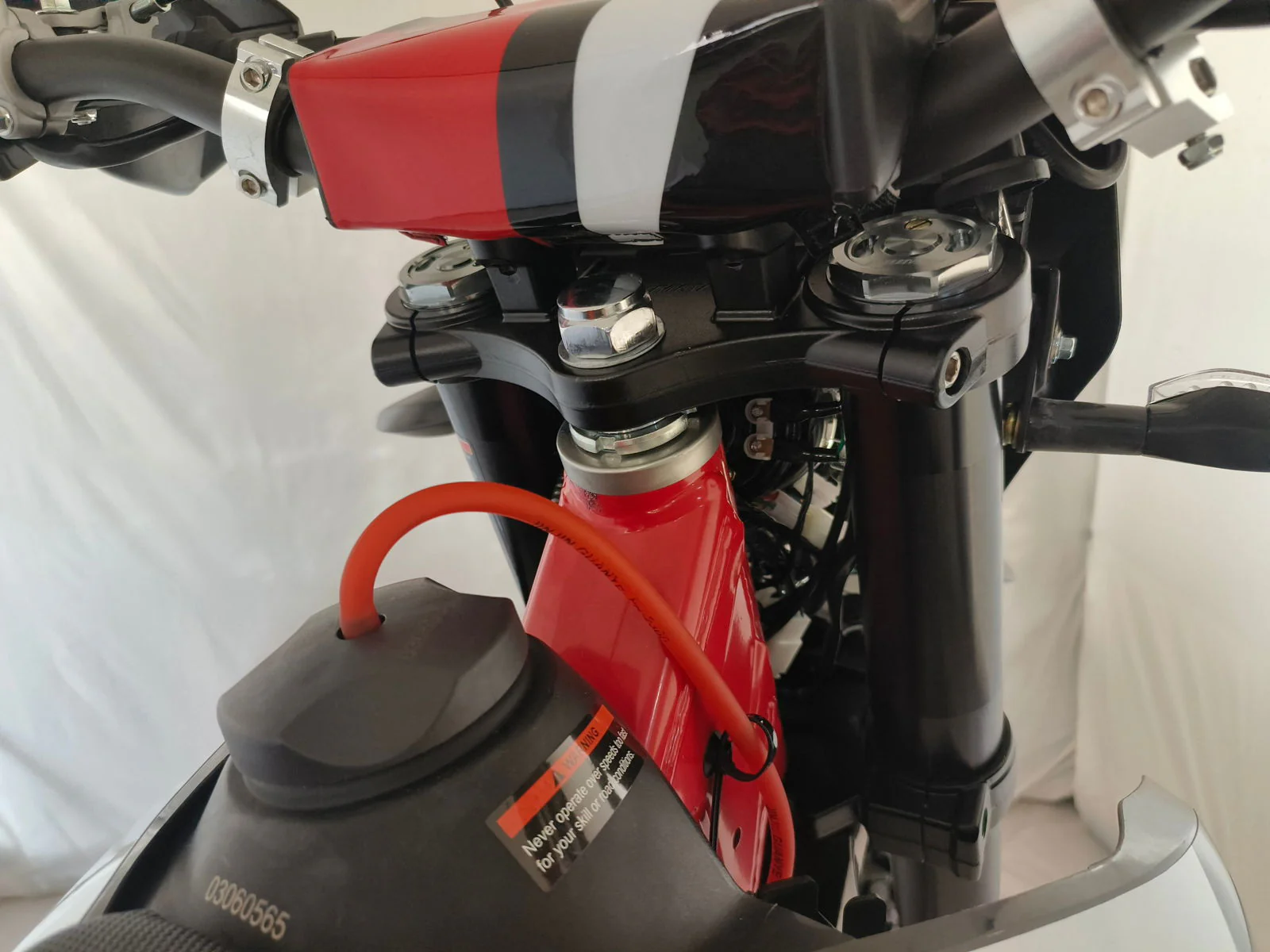 1645-trailmaster-tm35x-250cc-dual-sport-dirt-bike-5-speed-manual-dual-disc-brakes-21-18-wheels-8.webp TrailMaster TM35X 250cc Dual Sport Dirt Bike, 5-Speed Manual, Dual Disc Brakes, (21/18) Wheels