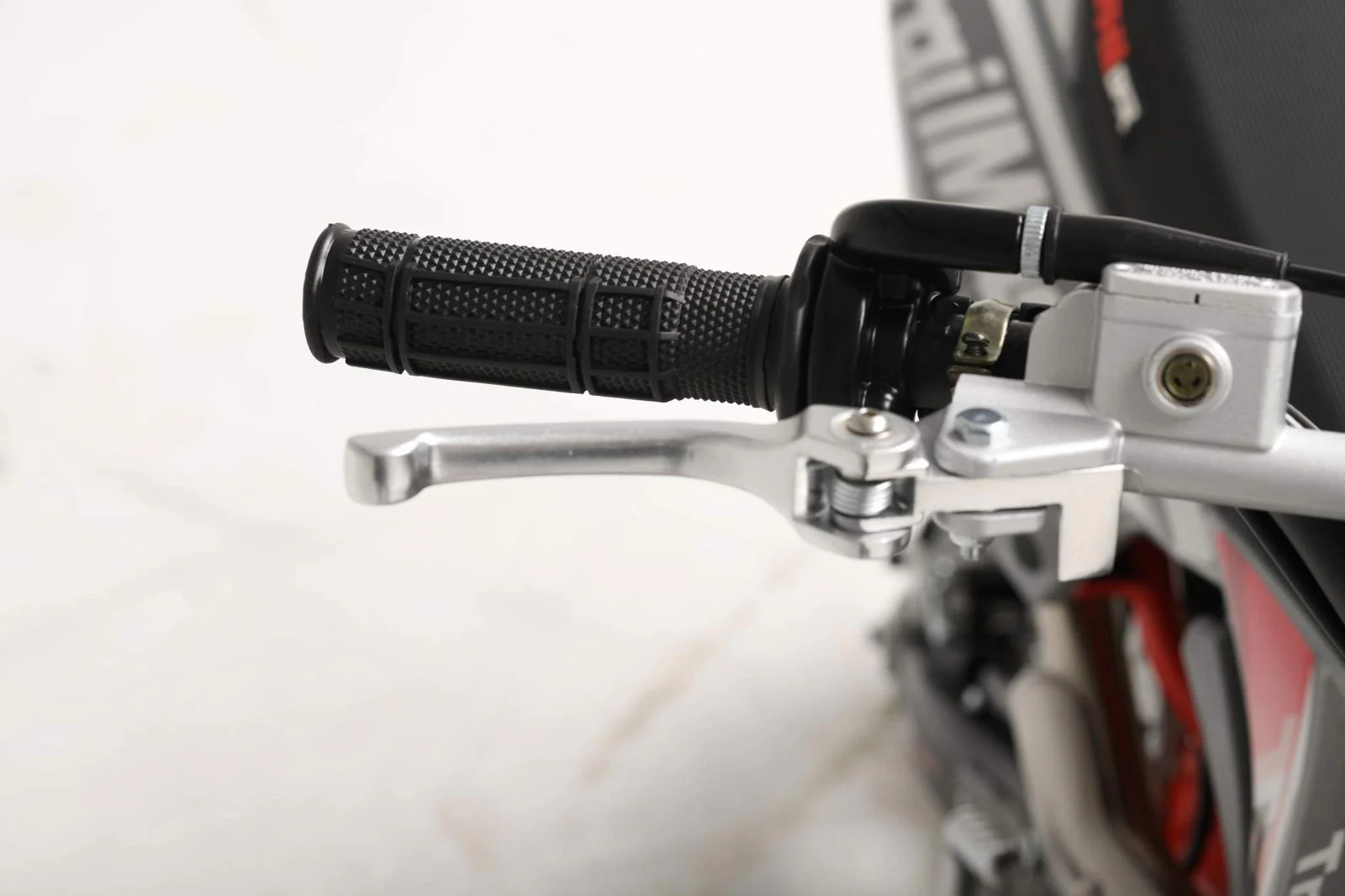 TrailMaster MK125 Dirt Bike 4-Speed Manual Dual Disc Brakes, Electric Start (14/12), Ages 12 and up