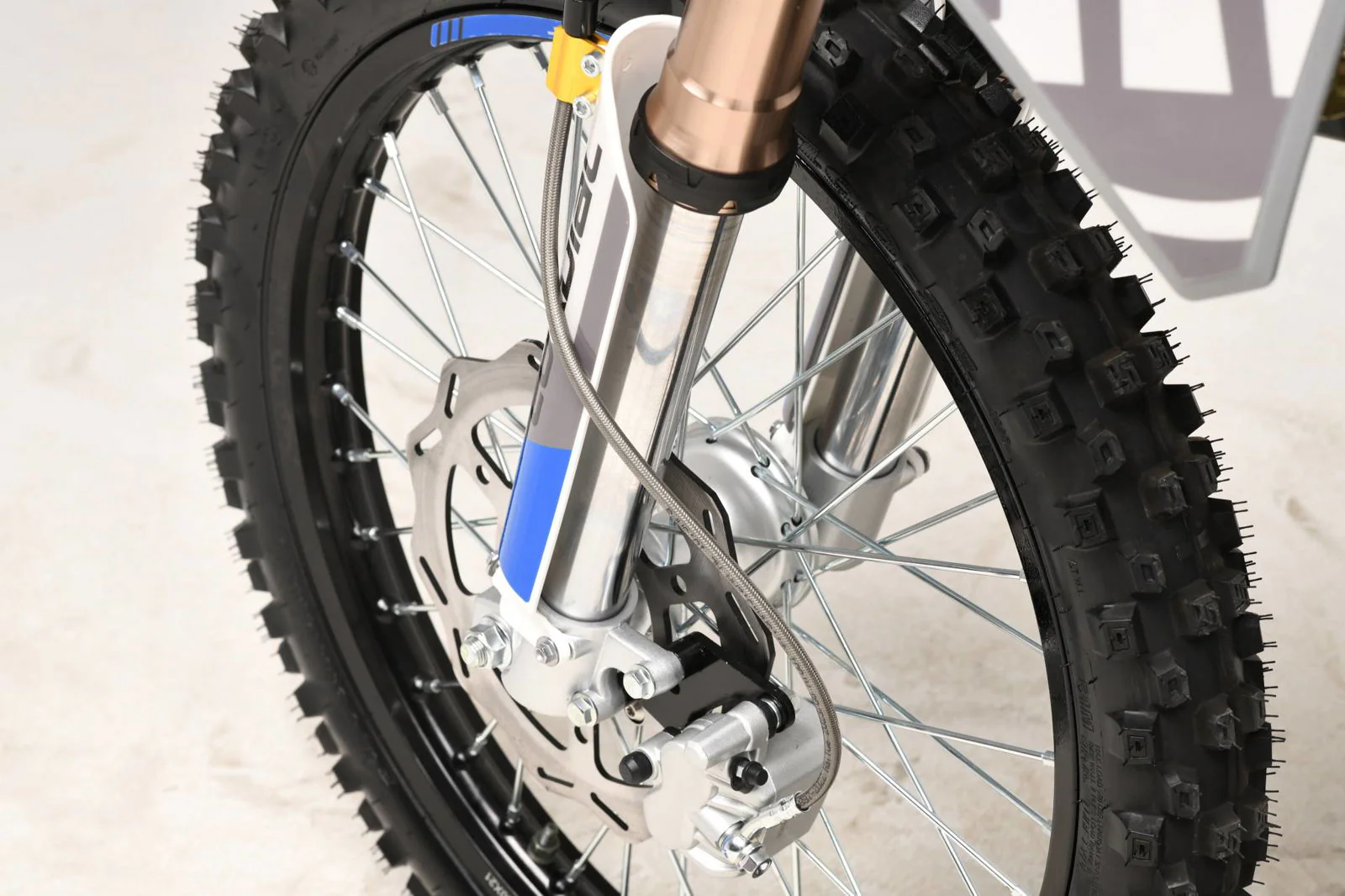 1746-trailmaster-mx250-pro-dirt-bike-5-speed-manual-dual-disc-brakes-electric-start-21-18-wheels-28.webp TrailMaster MX250-Pro Dirt Bike, 5-Speed Manual, Dual Disc Brakes, Electric Start (21/18) Wheels
