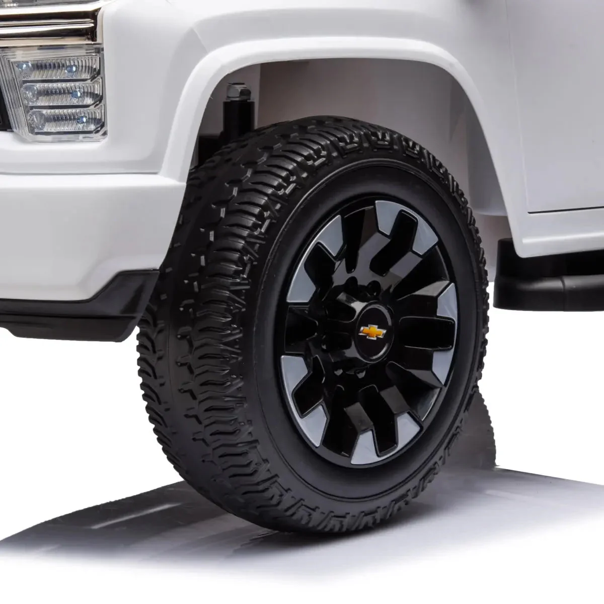 3770-24v-4x4-chevrolet-silverado-2-seater-ride-on-truck-16.webp 24V 4x4 Chevrolet Silverado 2 Seater Ride on Truck