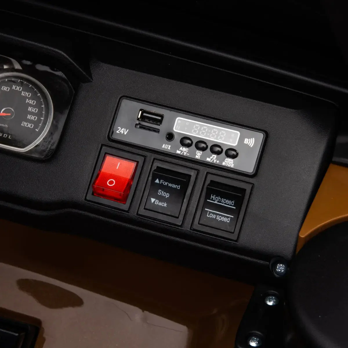 3770-24v-4x4-chevrolet-silverado-2-seater-ride-on-truck-29.webp 24V 4x4 Chevrolet Silverado 2 Seater Ride on Truck