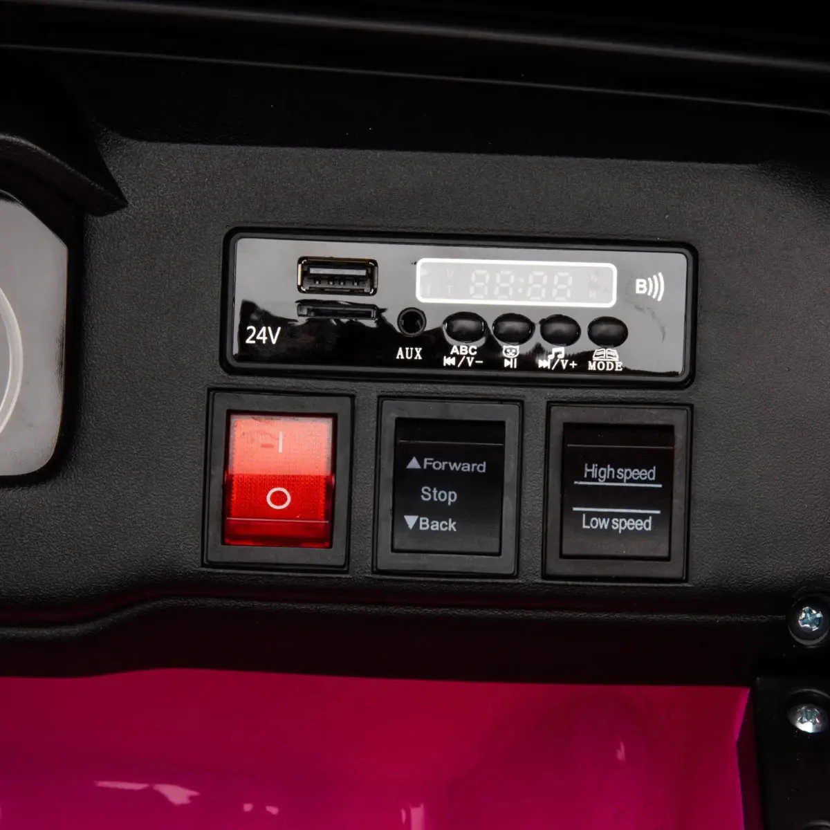 3770-24v-4x4-chevrolet-silverado-2-seater-ride-on-truck-9.webp 24V 4x4 Chevrolet Silverado 2 Seater Ride on Truck