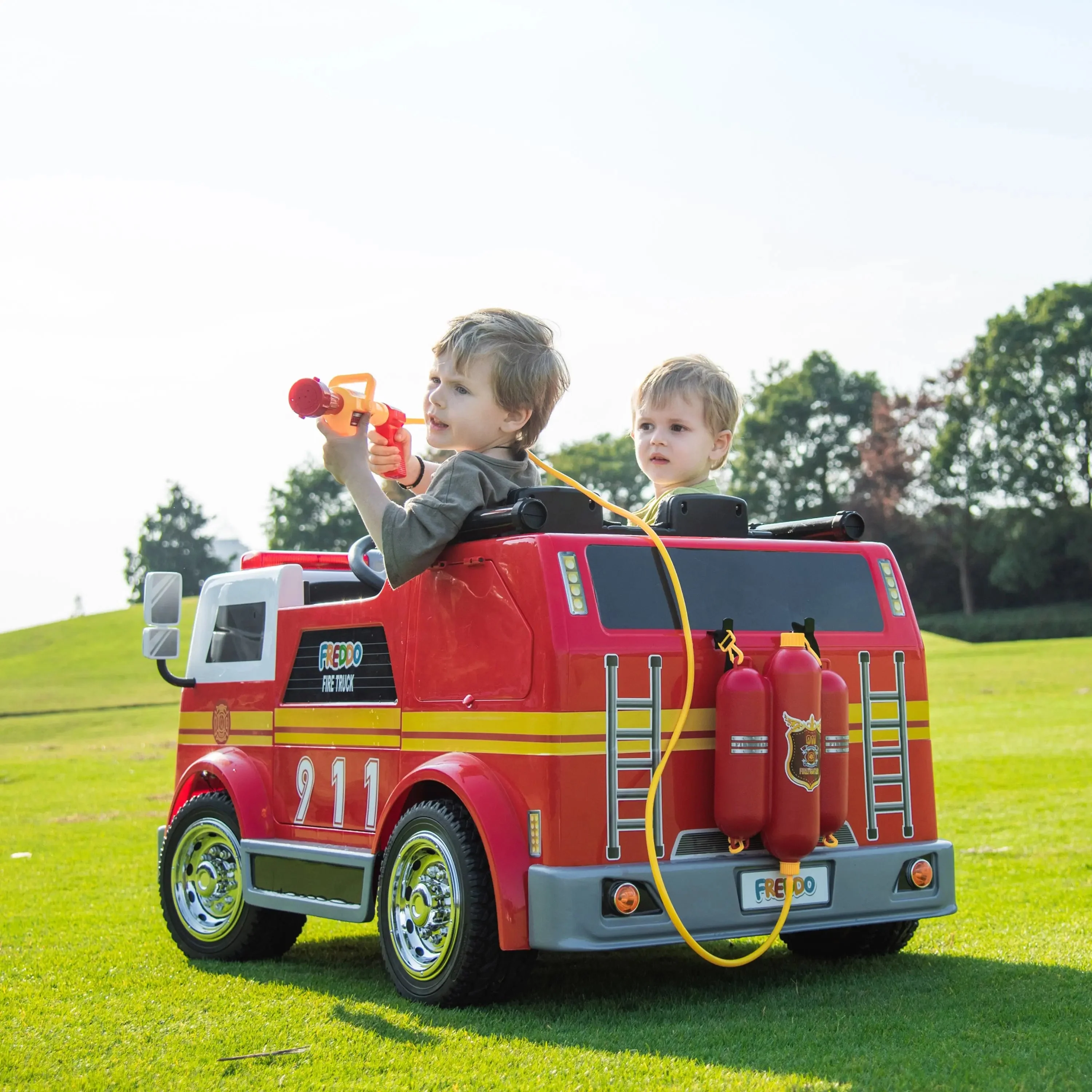 3816-24v-freddo-fire-truck-2-seater-ride-on-6.webp 24V Freddo Fire Truck 2-Seater Ride on