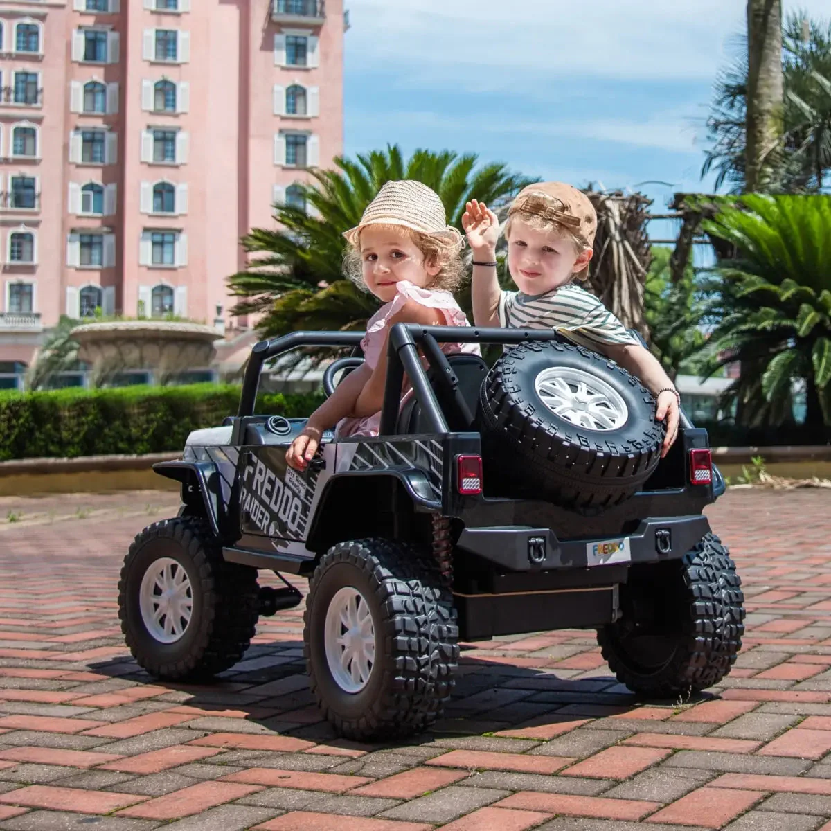 3832-24v-jeep-freddo-raider-2-seater-ride-on-3.webp 24V Jeep Freddo Raider 2 Seater Ride On