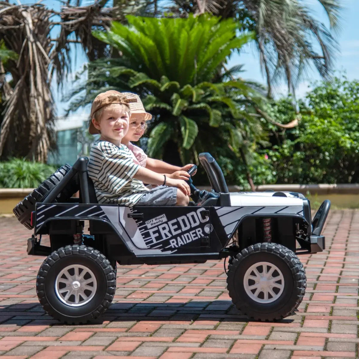 3832-24v-jeep-freddo-raider-2-seater-ride-on-5.webp 24V Jeep Freddo Raider 2 Seater Ride On