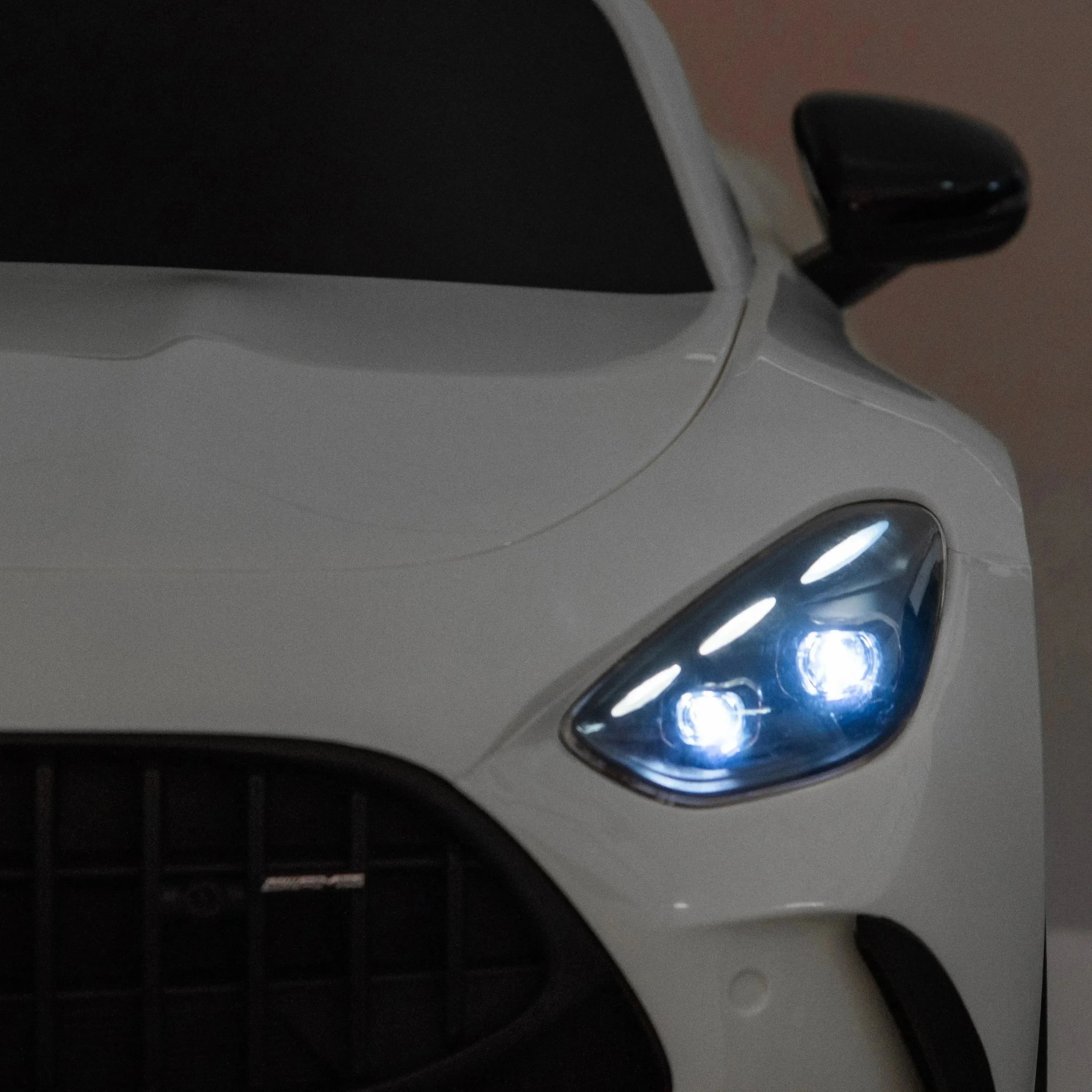 3847-24v-mercedes-amg-gt63-ride-on-car-21.webp 24V Mercedes AMG GT63 Ride on car