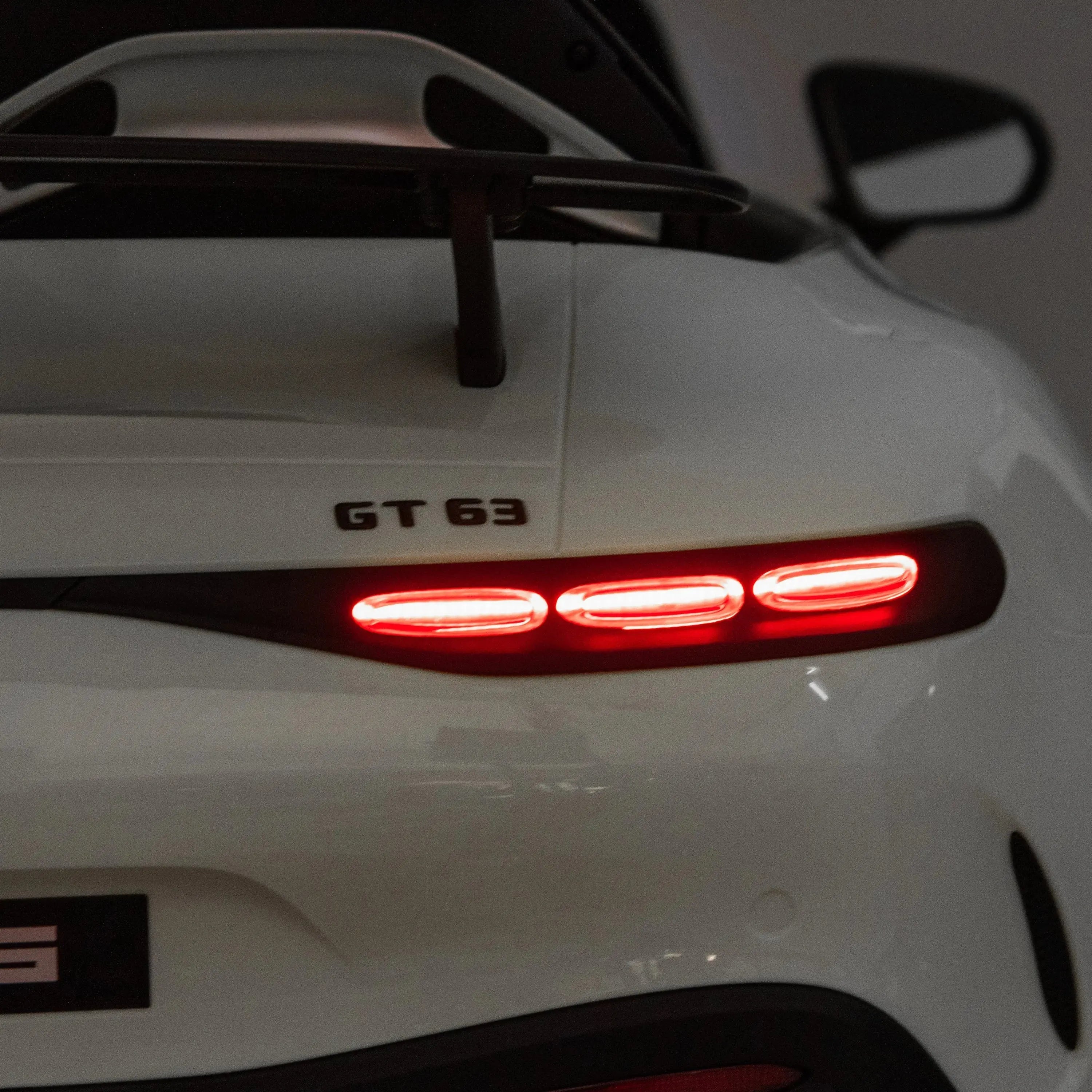3847-24v-mercedes-amg-gt63-ride-on-car-22.jpg 24V Mercedes AMG GT63 Ride on car