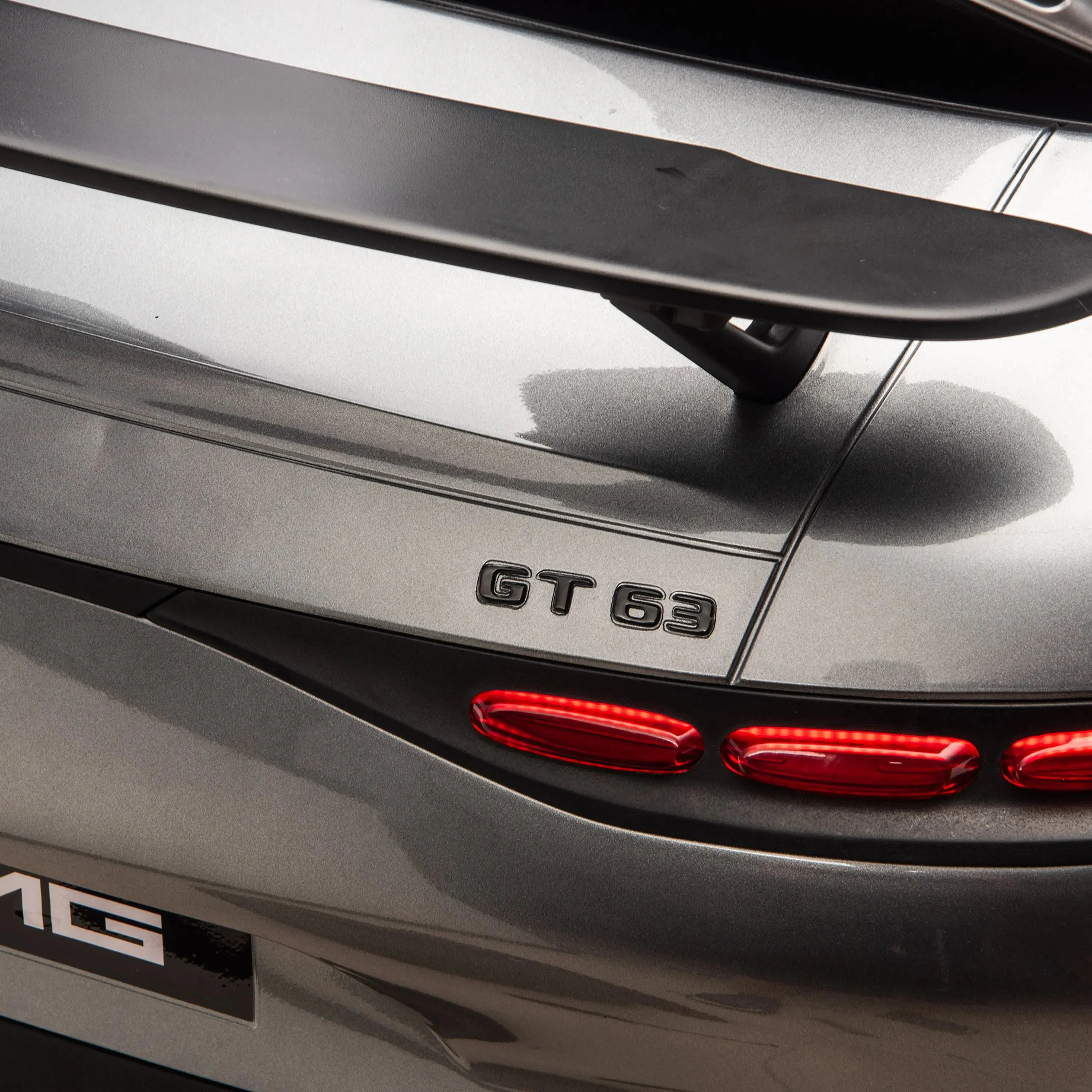 3847-24v-mercedes-amg-gt63-ride-on-car-32.webp 24V Mercedes AMG GT63 Ride on car