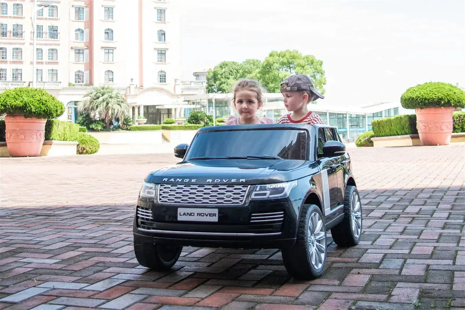 3863-24v-range-rover-hse-2-seater-ride-on-11.webp 24V Range Rover HSE 2 Seater Ride on