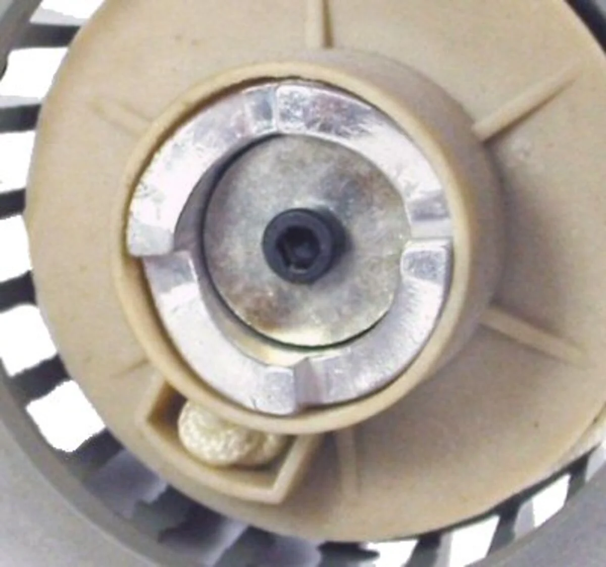 4186-47cc-metal-jacket-pullstarter-3.webp 47cc Metal Jacket Pullstarter